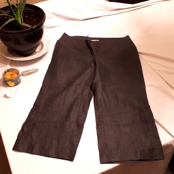 Womans,Size 4,Flare Bottom Capris. - Picture 1 of 4